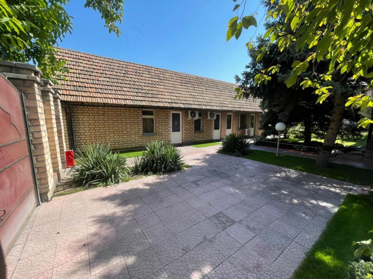 Гостевой дом Шумкар Азия Guest House Shumkar Asia Бишкек Екстериор снимка